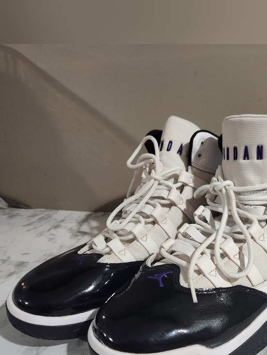 Size 13M Jordan Max Aura \'Concord\' White Dark Concord Black AQ9084-121 Preowned main image 6
